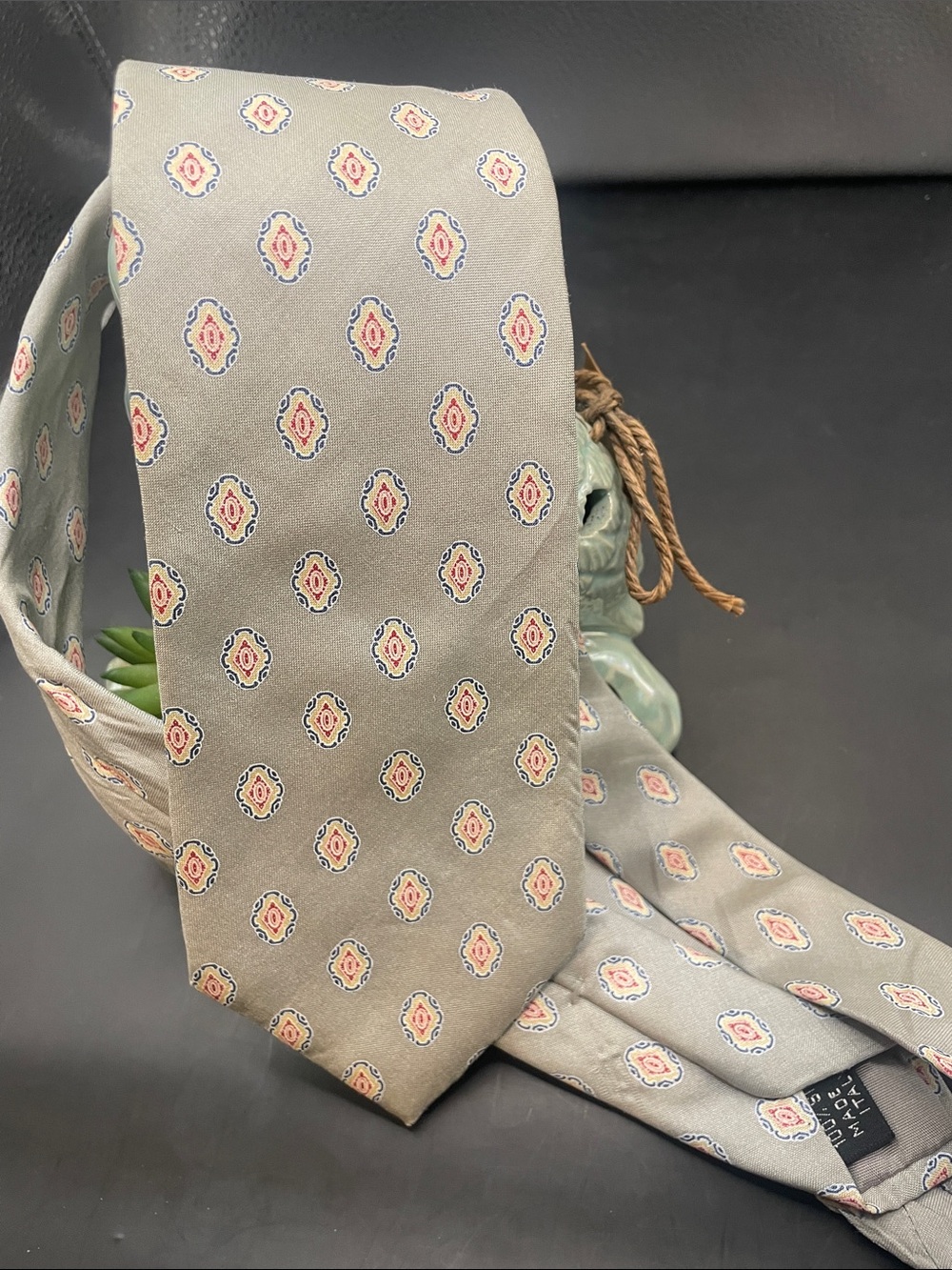 Vintage Marshall Fields Gray Medallion Silk Tie with Pink Accents 000916